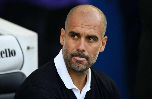 不少球迷在 不少球迷在