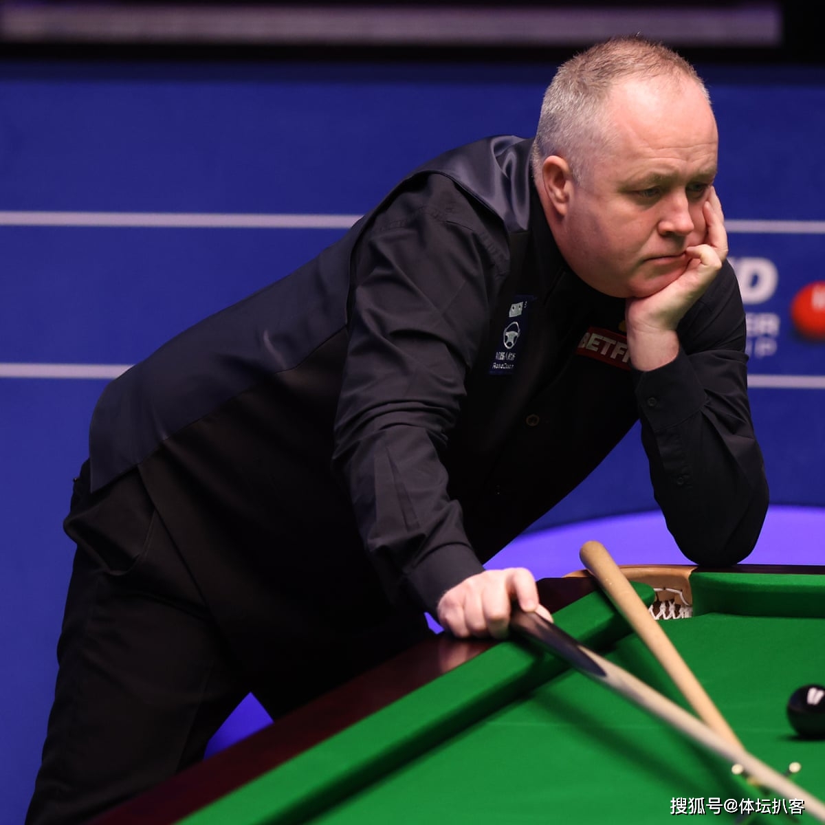 热身赛中必 热身赛中必